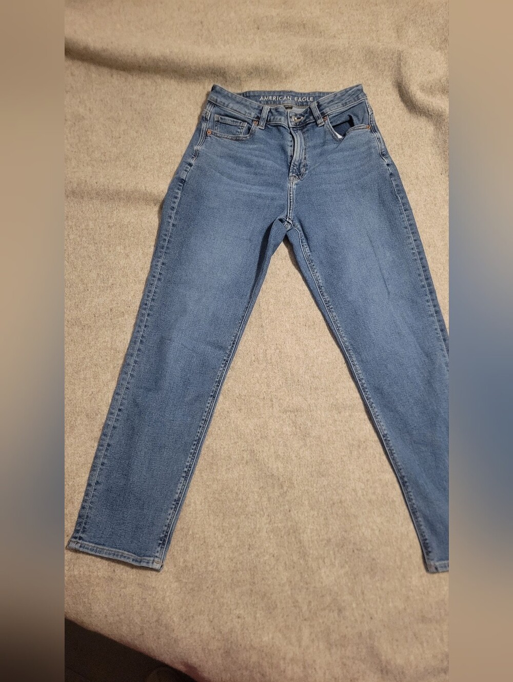 American Eagle High-Rise Medium Blue Jeans Size 4